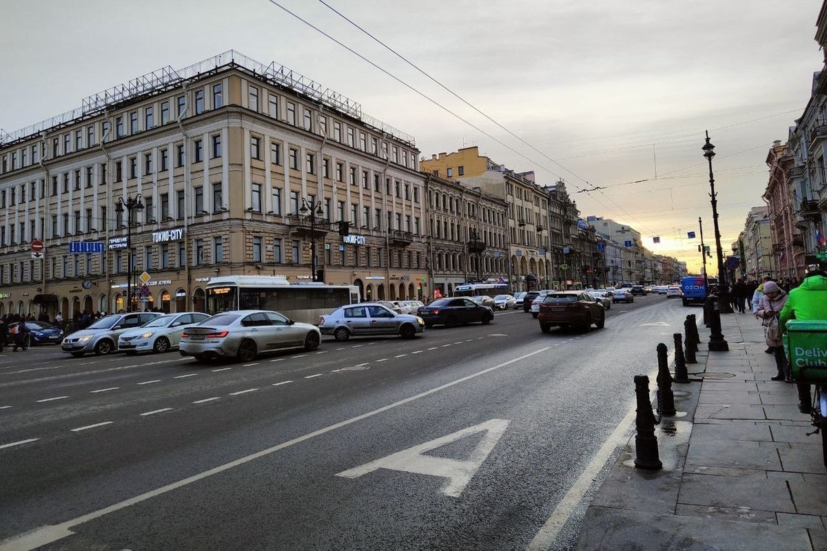 Невский проспект тротуар