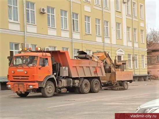 С газонов Владимира за неделю собрали 3 тонны мусора
