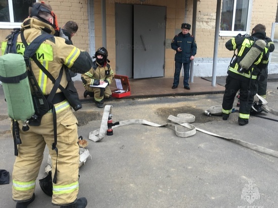  Сотрудники орловской пожарно-спасательной части провели учения по тушению пожара