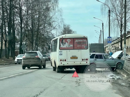 Костромские ДТП: сегодня автобусы дважды выясняли отношения с легковыми авто