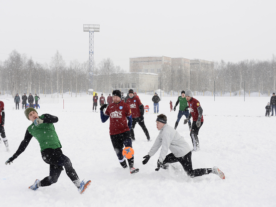 В Апатитах прошел турнир по мини-футболу на снегу в рамках Полярной Олимпиады