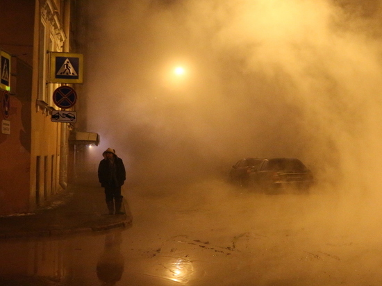 Водопад кипятка залил несколько этажей дома на Маршала Казакова