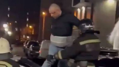 Мужчина в Воронеже выжил после падения с 19 этажа: видео