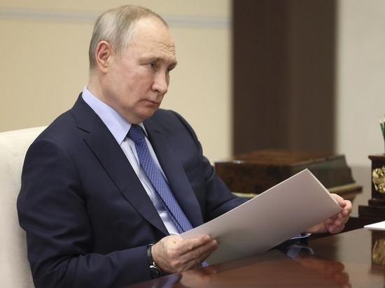 Президент РФ Владимир Путин: реальные зарплаты в РФ в этом году должны вырасти на 3-5%