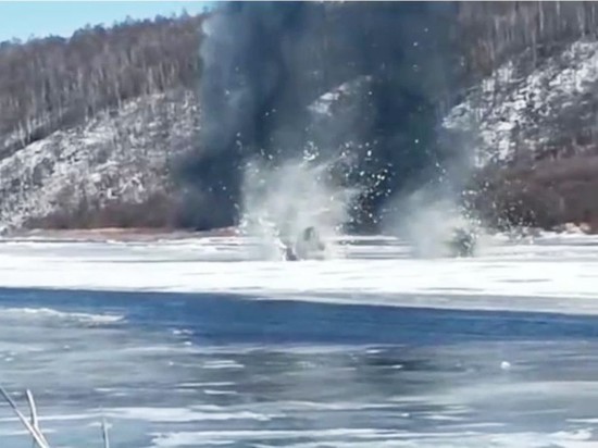 Саперы ВВО начали взрывать лед на реке Шилке в Забайкалье
