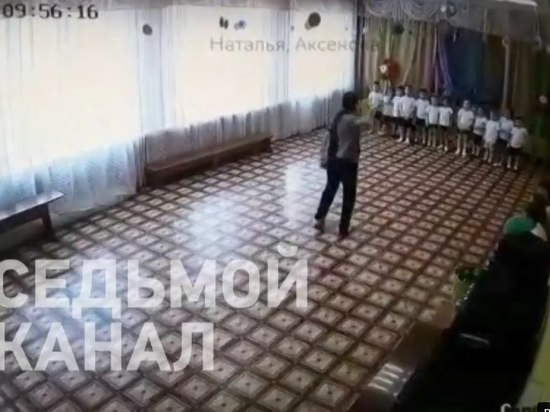  Учительница физкультуры из детсада в Красноярске бросила мяч в девочку