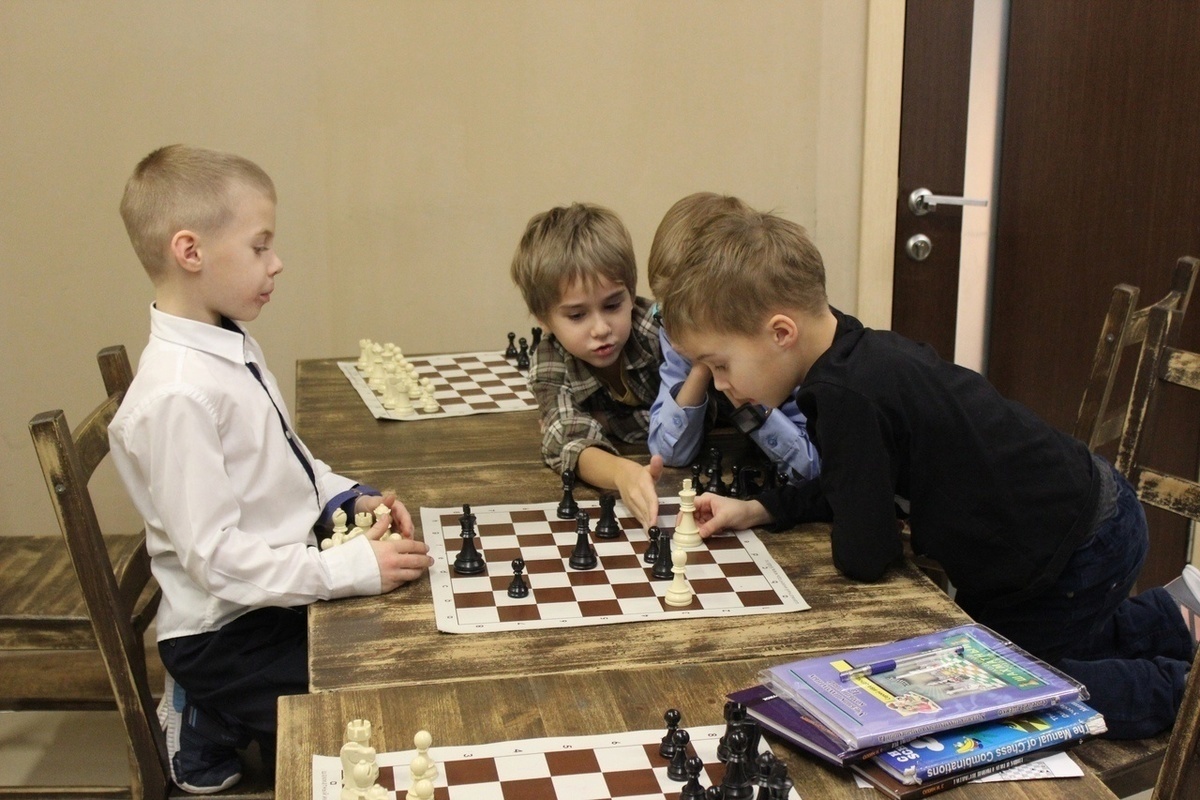Увлечься игрой в шахматы. Shashka shaxmat детей. Аскар сайулович шахматы.