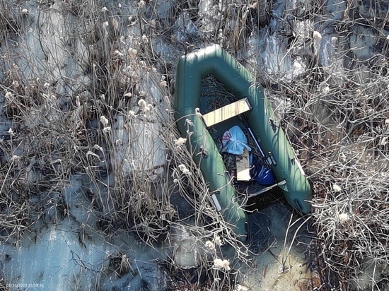 Под Рославлем браконьеры оказались в водной ловушке и запросили помощь спасателей