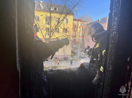 Расселенный дом полыхал на юге Сахалина