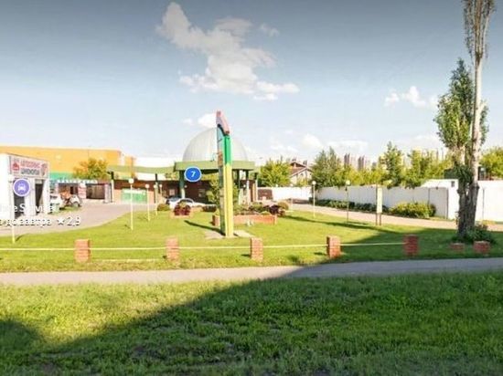 Заправку с куполом снесли в Барнауле на улице Шумакова