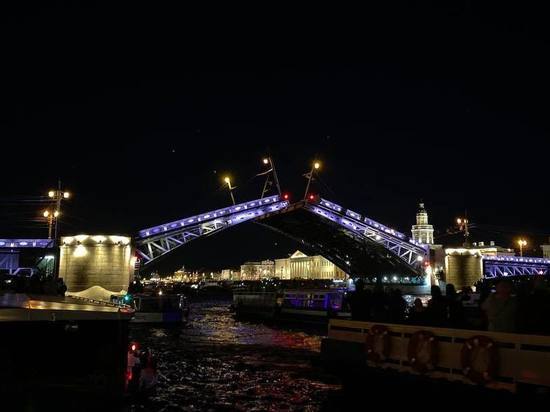 Петербургские мосты подготовили к навигации, она начнется в ночь с 9 на 10 апреля
