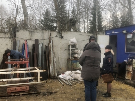 Пензенские чиновники занялись поиском канализационных  люков в пунктах металлолома