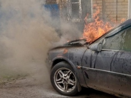 В Курской области сгорел автомобиль «Опель Астра»