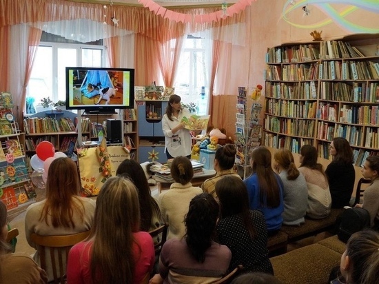 Для смоленских студентов прошел курс лекций о писателях и библиотеке