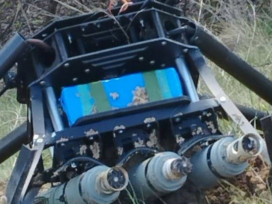 Военкоры: ВСУ ведут охоту за российской бронетехникой, используя огромные дроны