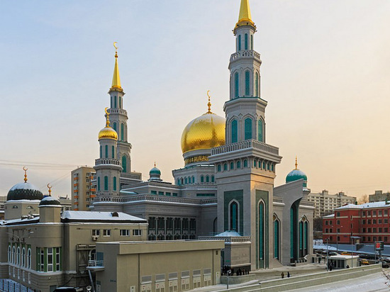 Кадыров поблагодарил Собянина за перенос места строительства мечети в Москве