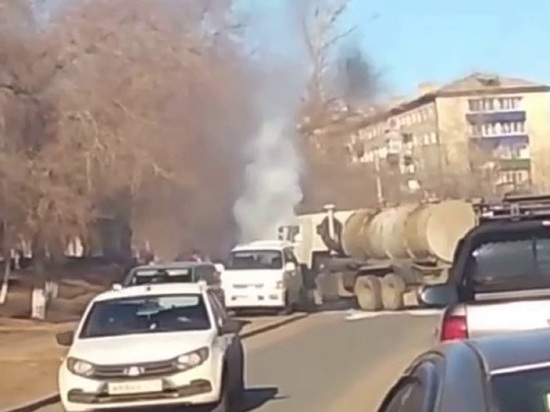 Автомобиль загорелся на улице Карла Маркса в Чите