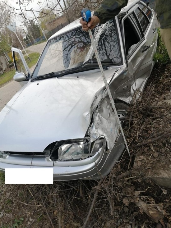 Неопытная автоледи врезалась в легковушку с прицепом на Ставрополье