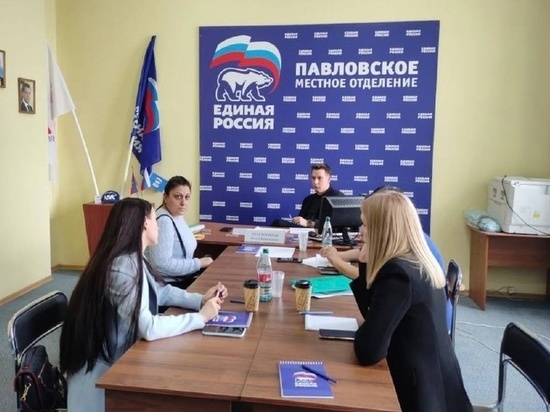 Депутат ЗСК Антон Толстопятов встретился с жителями Павловского района
