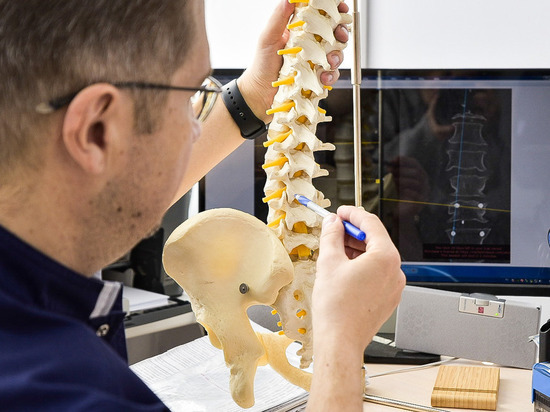 Подмосковные нейрохирурги поставили на ноги мужчину со смещением поясничного позвонка