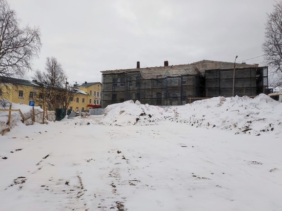 На месте вытрезвителя в Кировске появится автомобильная стоянка