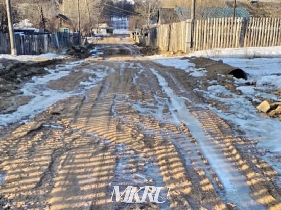 Растаявший снег размыл дороги в посёлке Вершино-Шахтаминский