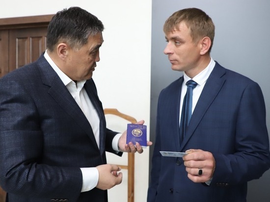 33-летний гражданин впервые в жизни получил документ личности