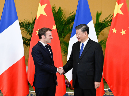 Президент Франции призвал председателя КНР способствовать мирным переговорам по Украине