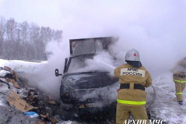 Костромские огнеборцы оперативно ликвидировали авто-пожар