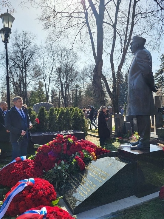 ЛДПР Поморья участвовало в церемонии открытия памятника Владимиру Жириновскому