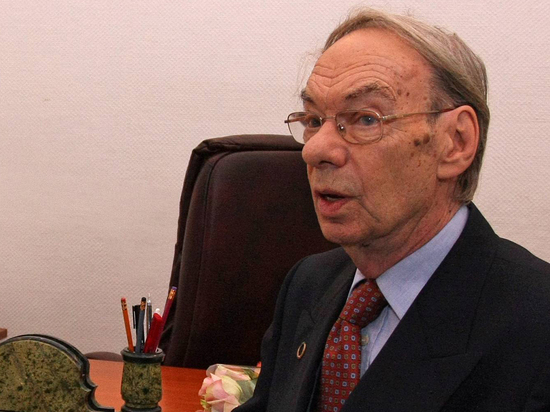 На этом настаивали его вдова и дочь