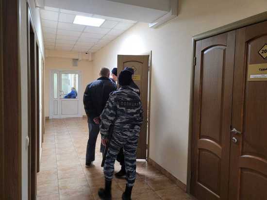 В Новосибирске раздевшего первоклассницу мужчину арестовали на два месяца