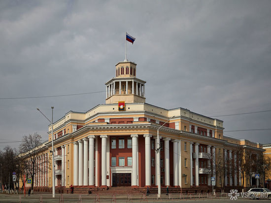 В здании администрации города Кемерово обновят крышу и туалеты