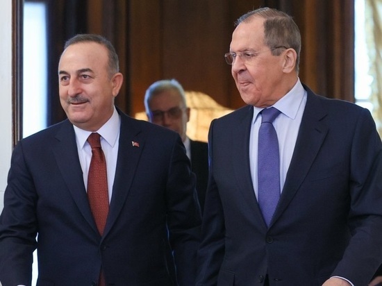 Лавров: РФ может работать по экспорту зерна вне сделки, через Турцию и Катар