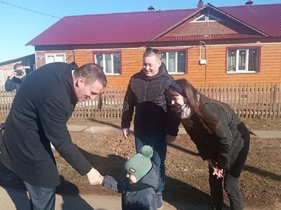 В Кирове глава Минсельхоза поговорил о главных направлениях развития АПК и пожал руку полуторагодовалому малышу