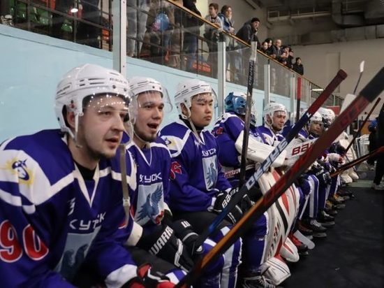 В Якутске состоялись первые матчи чемпионата по хоккею