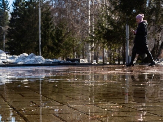 Ребенок провалился в яму с водой на территории школы №207 на Родниках