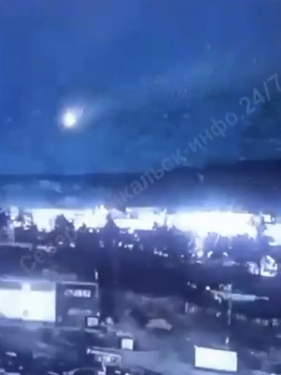 Жители Бурятии засняли на видео падение метеорита