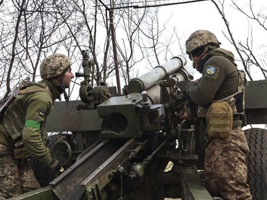 Солдаты ВСУ подбирают российские снаряды, чтобы им было, чем стрелять