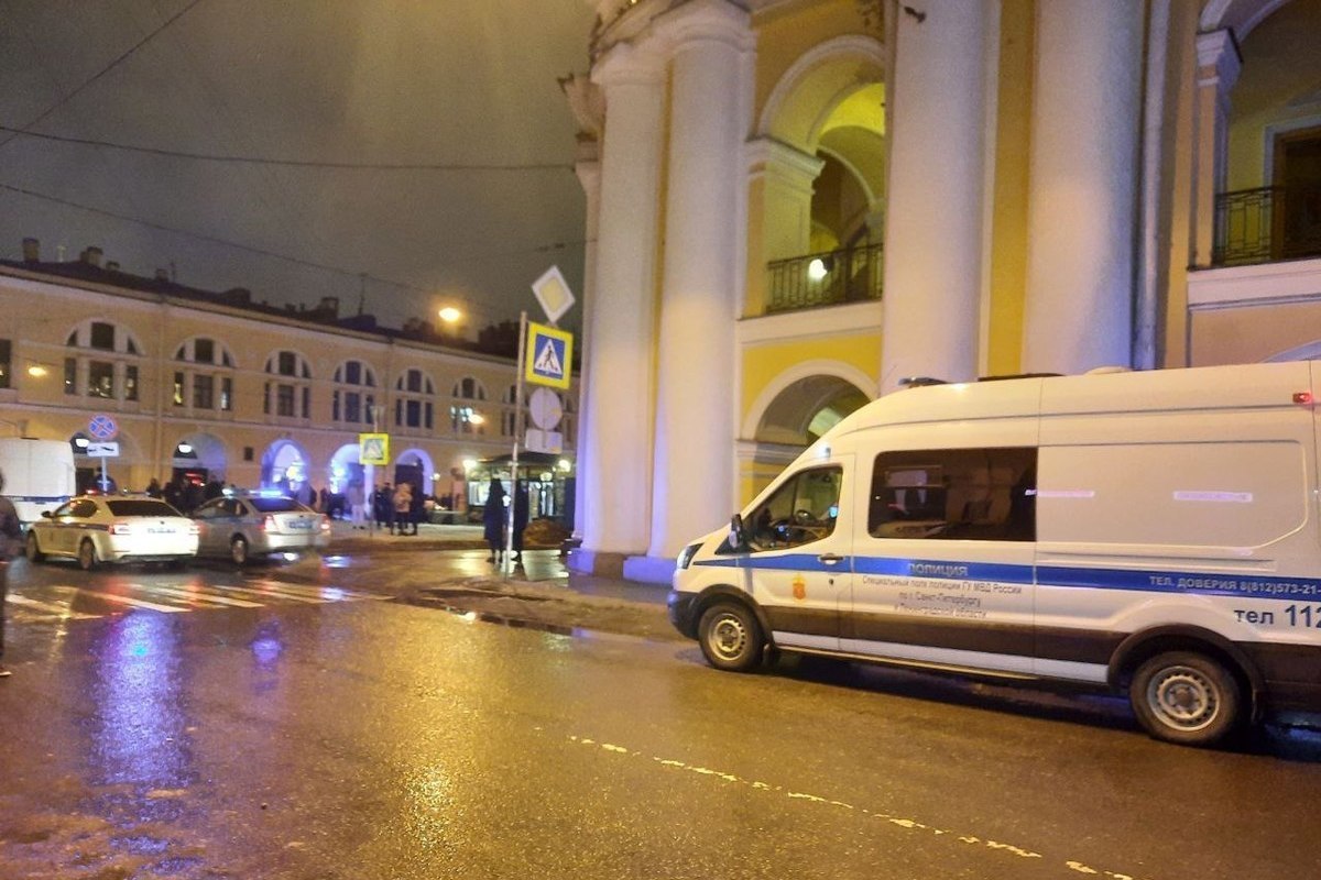 Барная жизнь на Думской и Ломоносова в Петербурге продолжает кипеть после рейдов