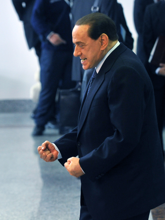 Глава МИД Италии Таяни: Берлускони чувствует себя хорошо после трех ночей в больнице