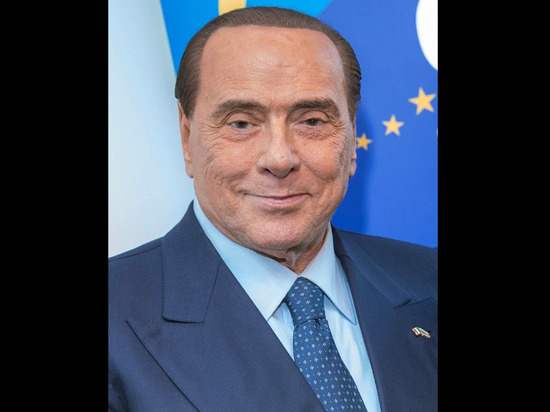 Бывшему премьеру Италии Берлускони, госпитализированному с лейкемией и легочной инфекцией, помогает лечение — врач