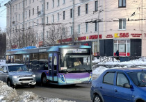 В Мурманске с 15 апреля весь общественный транспорт переведут на весеннее расписание. Корректировки коснутся пойти всех автобусных и троллейбусных маршрутов.