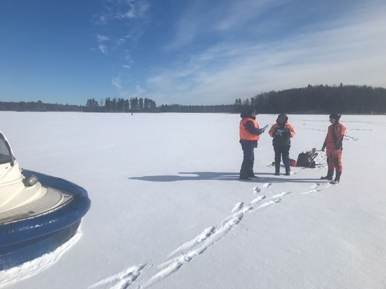 Спасатели проверили ледовую обстановку на Ладожском озере и в озере Вуокса