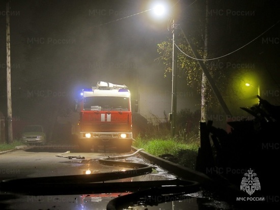 В городе Гагарин Смоленской области полностью выгорел Mitsubishi
