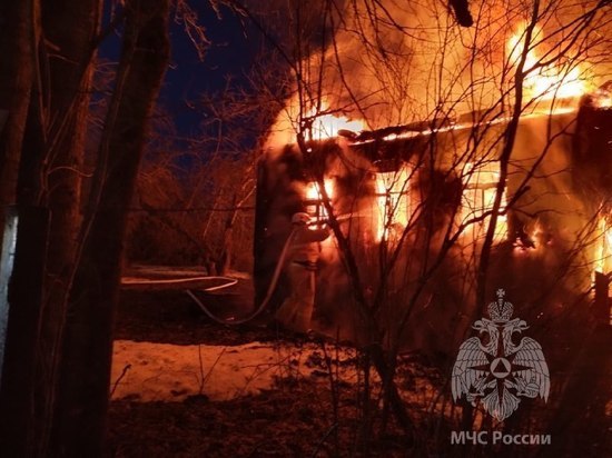 В Маловишерском районе загорелся жилой дом