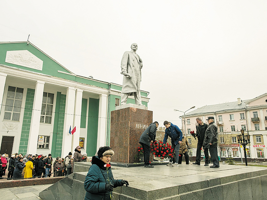 Памятник Ленину начали ремонтировать в подмосковном Подольске