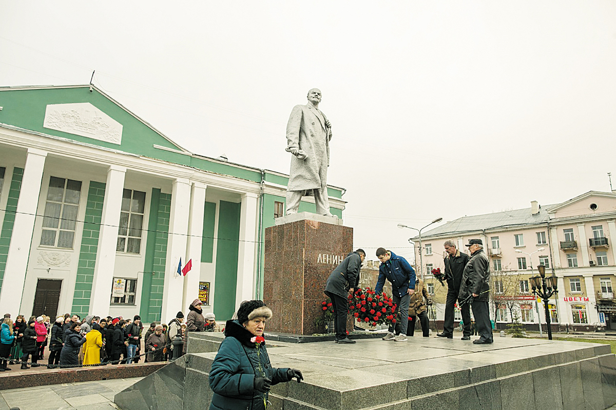 Климовск московская. Памятник Ленину в Подольске. Памятник Ленину в Климовске. Памятник Ленину Подольска Московской области. Климовск Московская область ул Ленина.