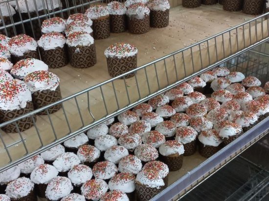 Хлебозавод Енакиево начал печь пасхальные куличи