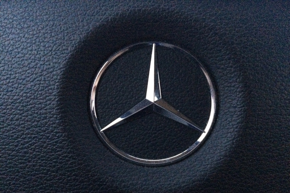 Mercedes Benz logo 2020